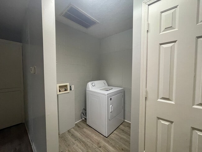 Building Photo - Yorktown School District