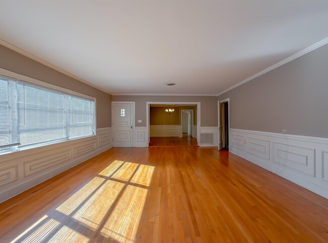 Building Photo - 514 Glenview Dr