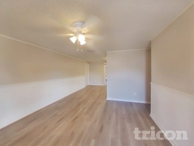 Building Photo - 907 Briarcliff Dr