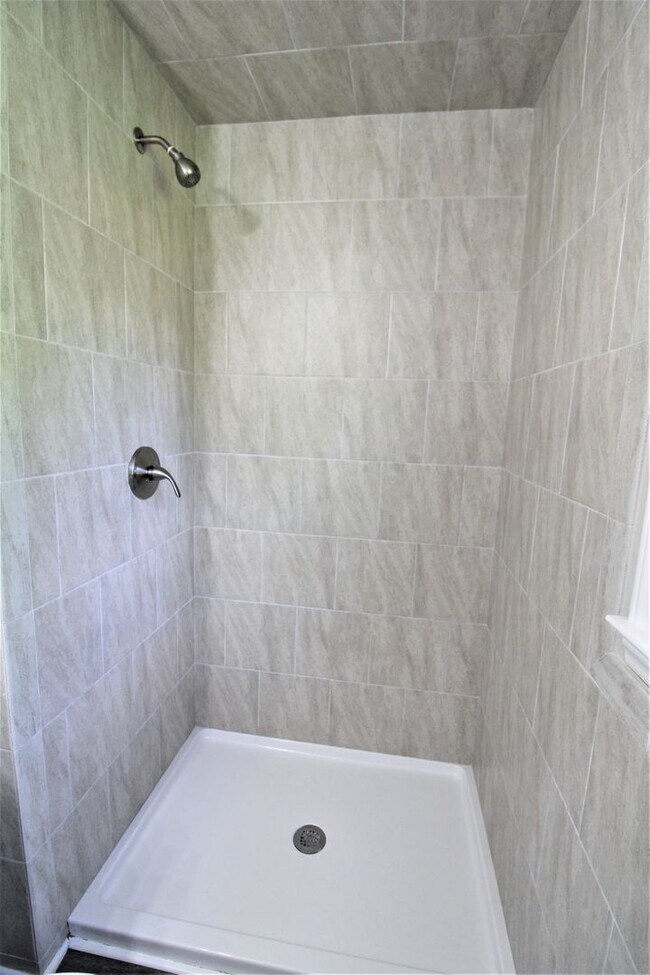 Building Photo - Remodeled Ranch Home in Steele Creek!