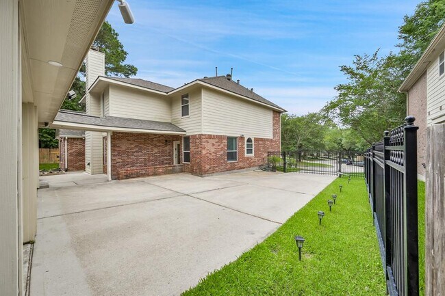 Building Photo - 2511 N Yorkchase Ln