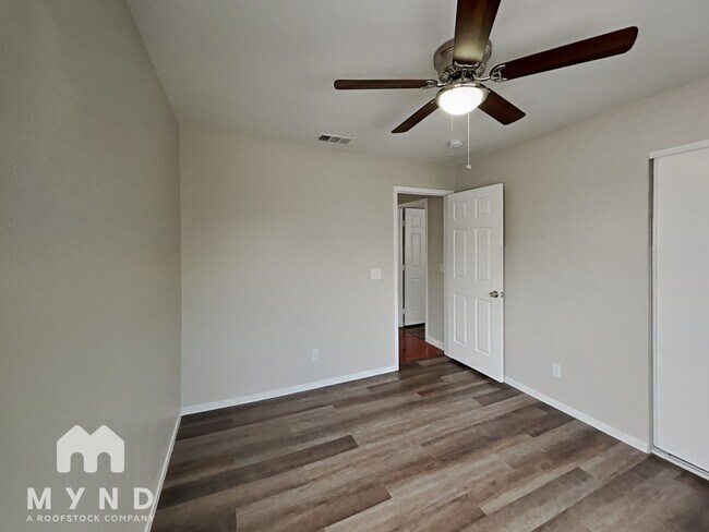 Building Photo - 1527 Cane Hill Dr