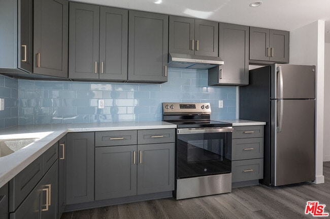 Building Photo - 1430 W 9th St