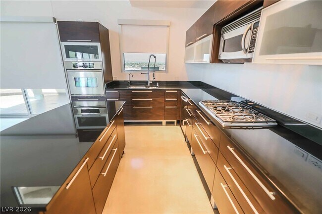 Building Photo - 900 S Las Vegas Blvd