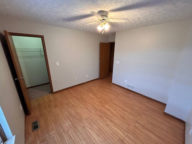 Building Photo - 2-Bedroom Unit in Blacklick