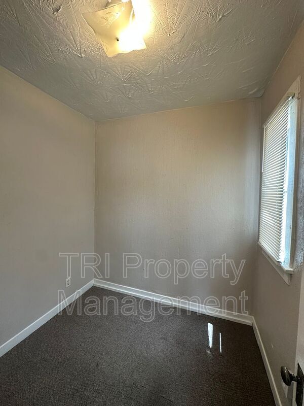 Building Photo - 414 13th Ave