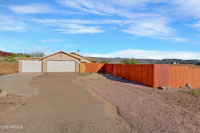 Building Photo - 33665 S Incline Dr