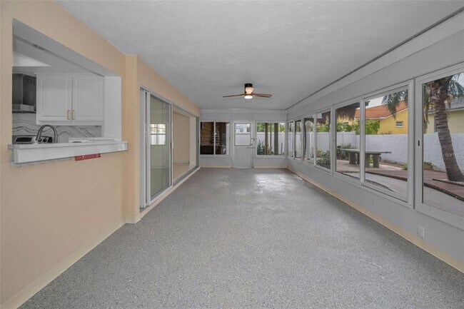 Building Photo - 113 12th St