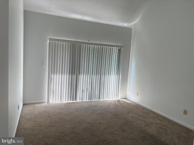 Building Photo - 125 Medinah Dr