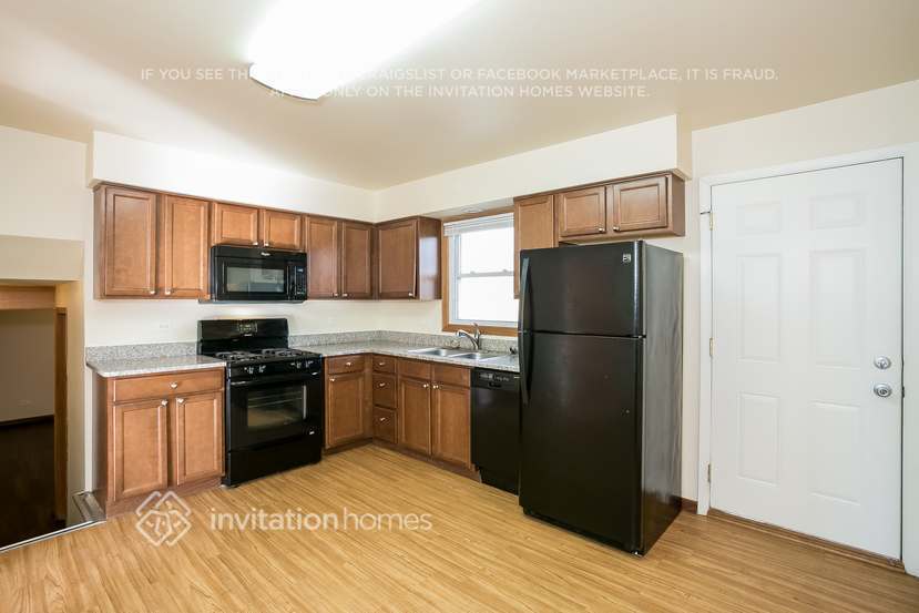 Building Photo - 1035 Iowa St