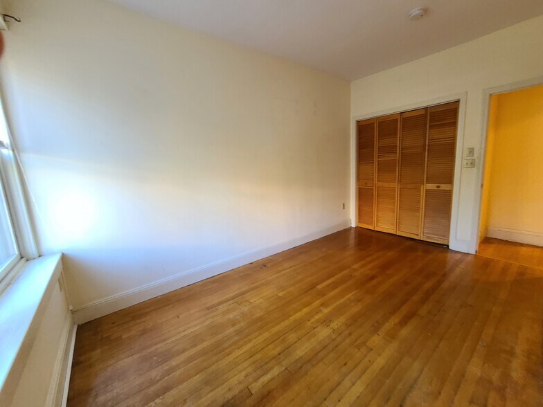 Building Photo - 1402 Beacon St