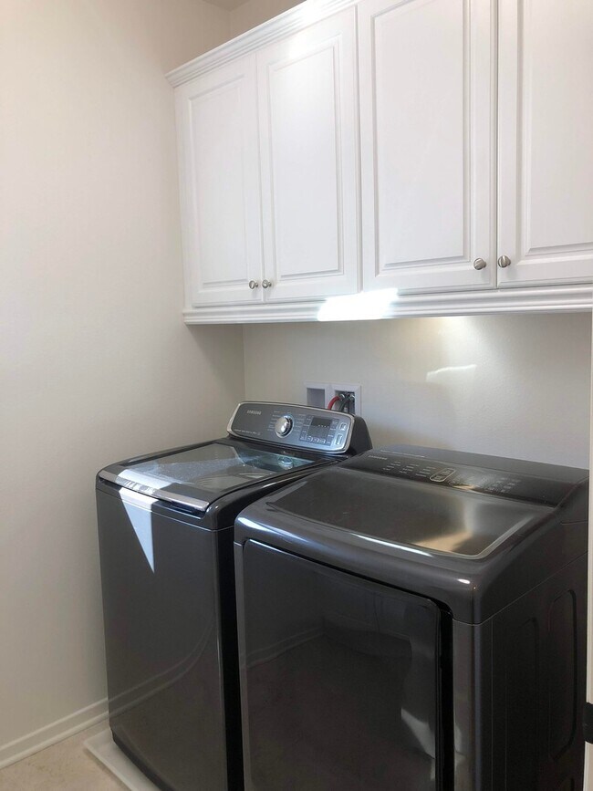 Building Photo - Beautiful 4 Bed 3 Bath Home In Harmony Gro...