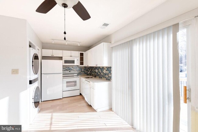 Building Photo - 1615 Fendall Ct