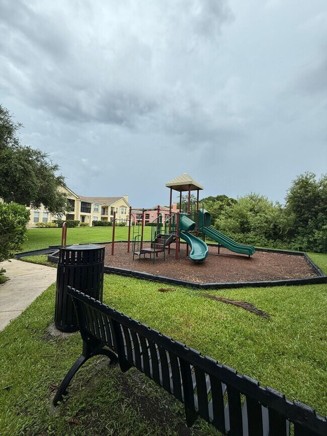 Building Photo - 122 SW Peacock Blvd