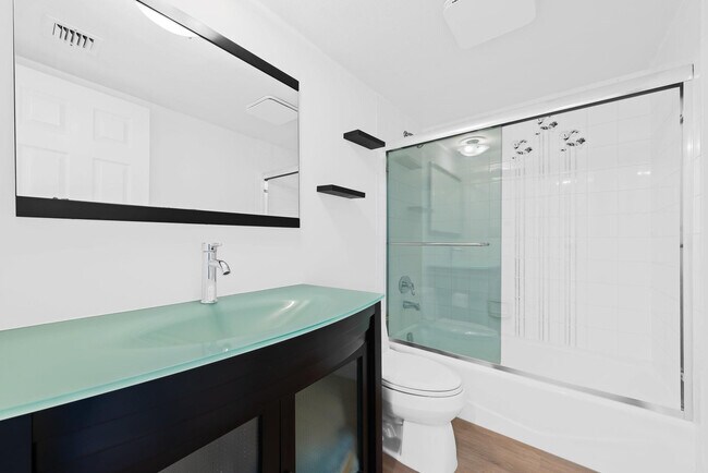 Building Photo - 1100 SE 5th Ct