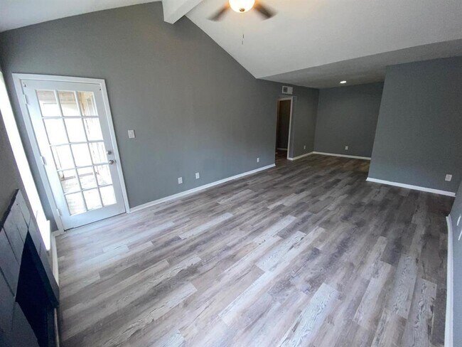 Building Photo - 10211 Sugar Branch Dr