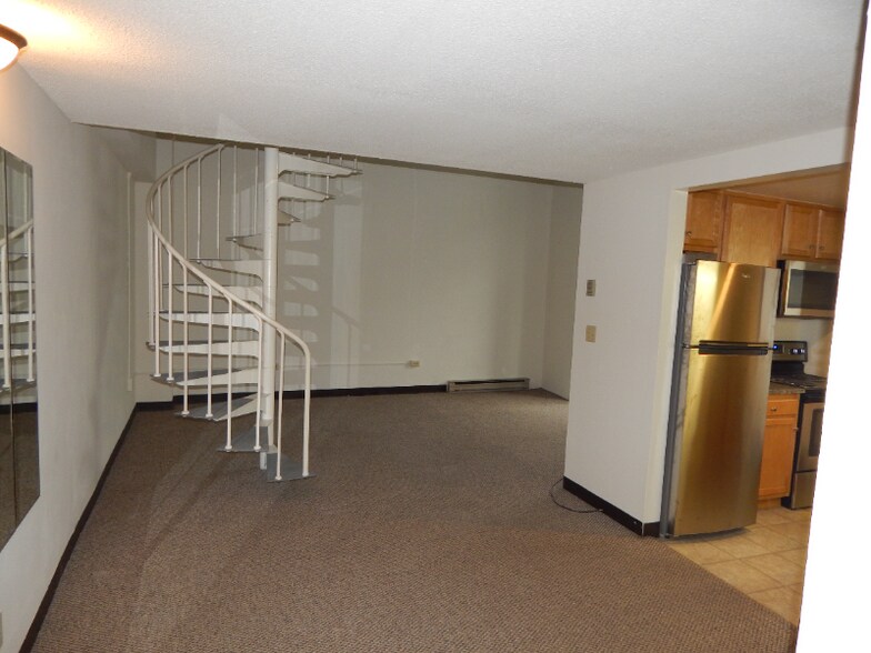 Building Photo - 212 3rd St