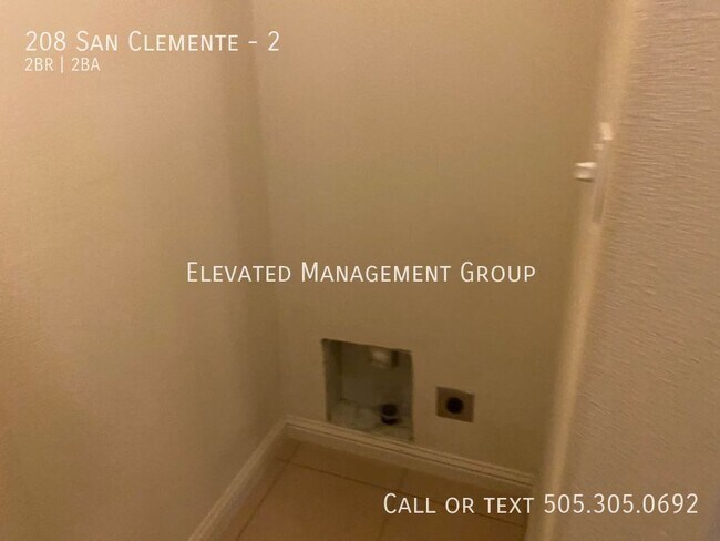 Building Photo - 208 San Clemente Ave