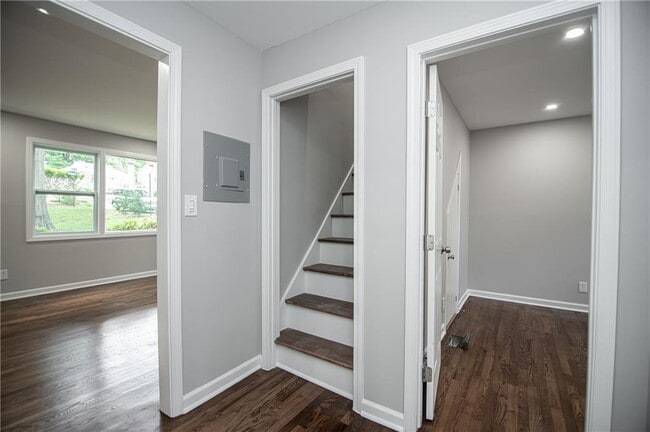 Building Photo - 537 Trabert Ave NW
