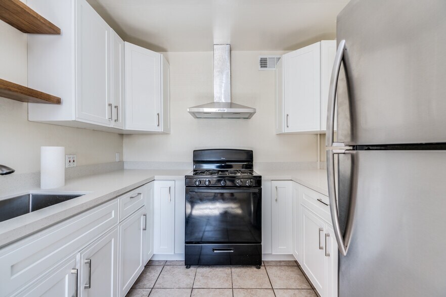Gas Stove - 3138 E Adams St