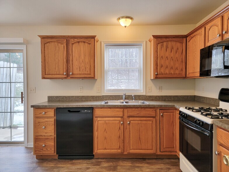 Building Photo - 542 Indian Rock Cir