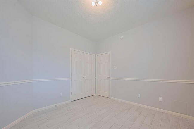 Building Photo - 2502 Oakthorn Ct