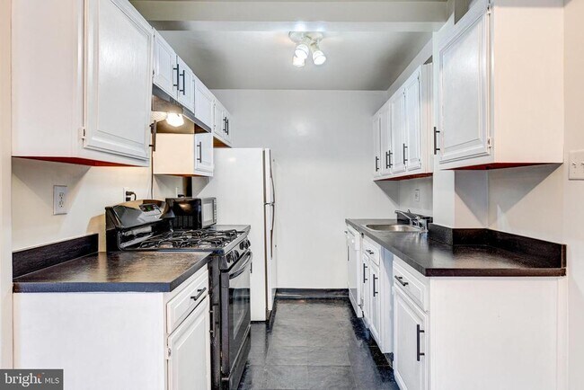 Building Photo - 1601 18th St NW