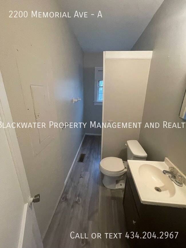 Building Photo - 2200 Memorial Ave