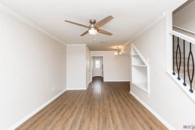 Building Photo - 2 Bedroom Townhome off Jefferson & Bluebonnet Blvd- Pet Friendly