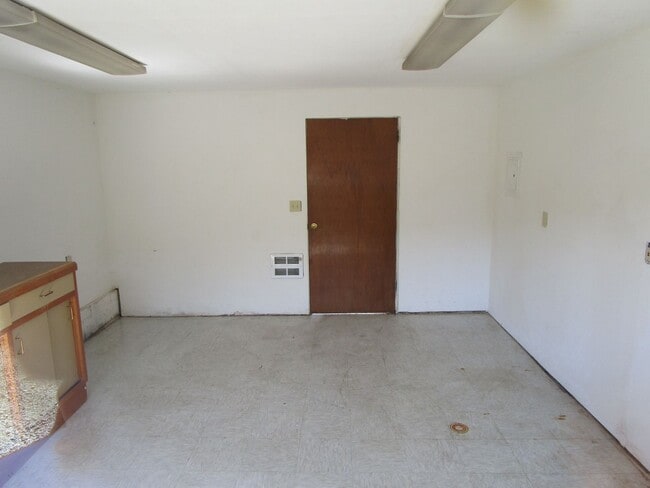 Building Photo - 3001 Oakes Ave