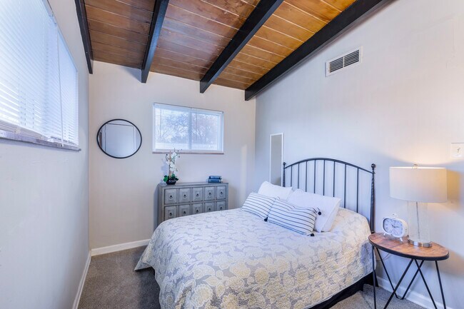 Building Photo - 7739 Peach Tree Ln