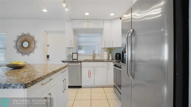 Building Photo - 2716 N Ocean Blvd