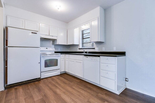 Building Photo - 1425 Austin St