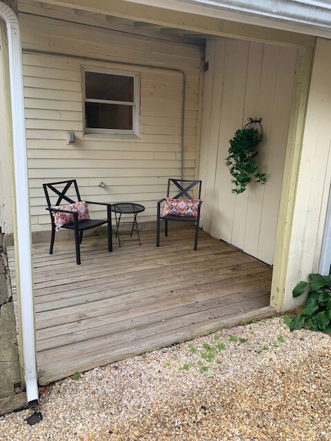 private deck - 110 Nagle St