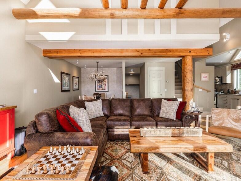 Building Photo - 13 Saddle Ridge Rd