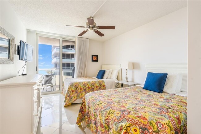 Building Photo - 3554 Ocean Dr