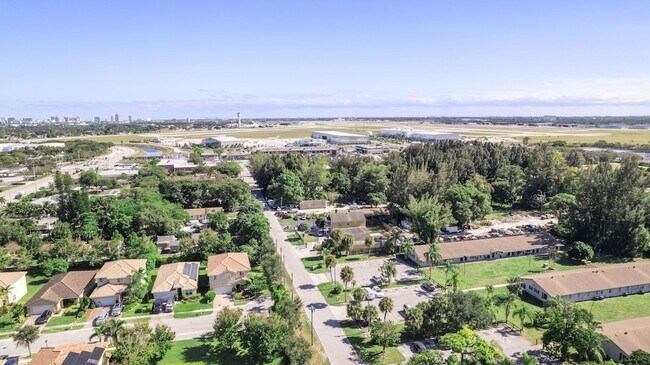 Building Photo - 8270 Eleuthera Ln