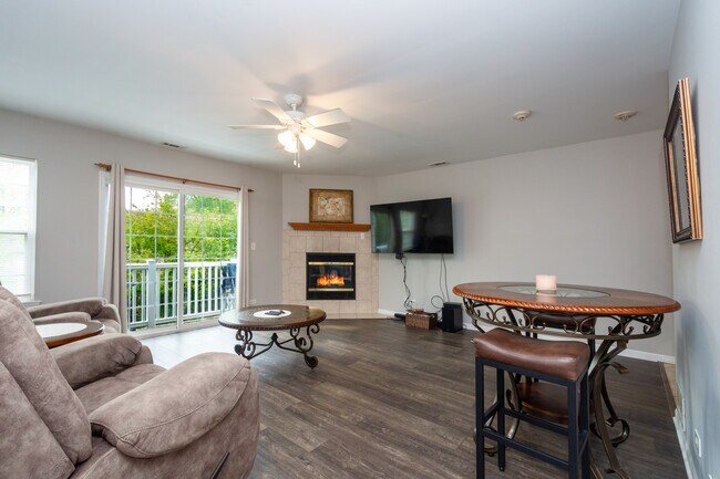 Building Photo - 532 Lake St