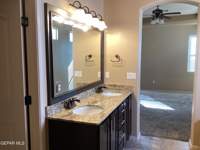 Building Photo - 5511 Grove Dr