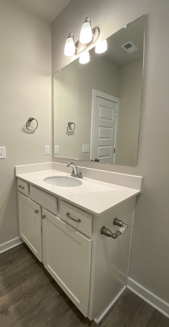 Building Photo - Home for Rent in Jemison, AL...  Available...