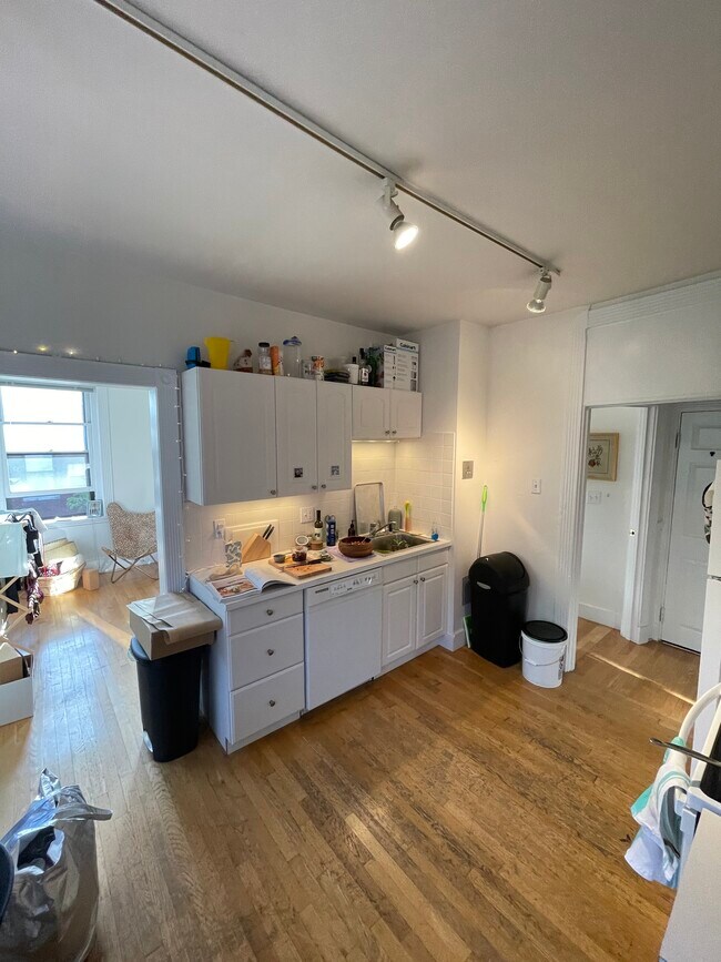 Building Photo - 15 Revere St