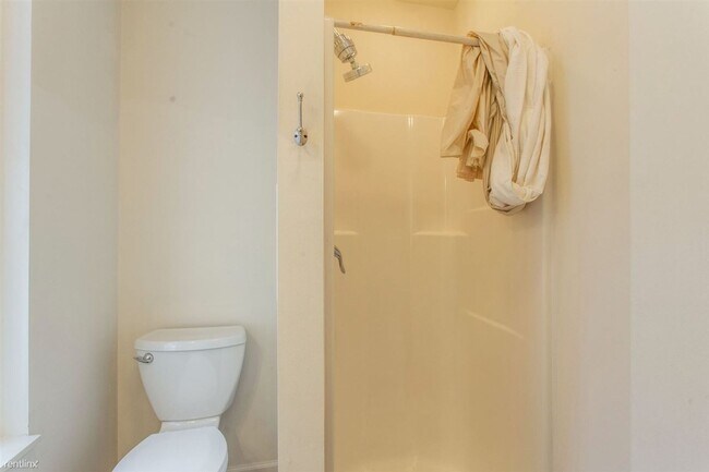 Building Photo - Delightful 5BR 3BA Townhome near Temple Un...