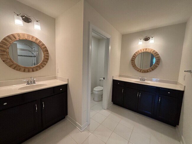 Building Photo - 4816 Village Walk