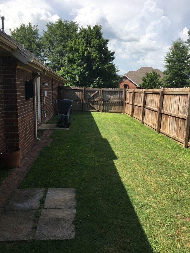 Building Photo - 4109 W Stoney Bend Dr