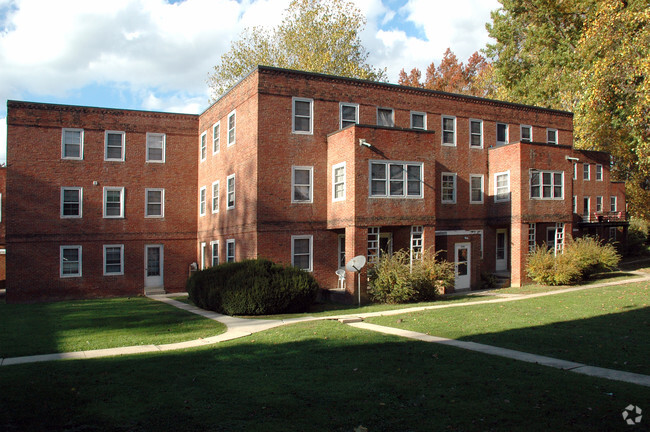 Building Photo - Hollywood Court Apartments