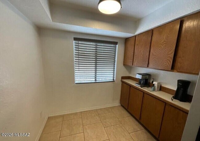 Building Photo - 7924 E Colette Cir