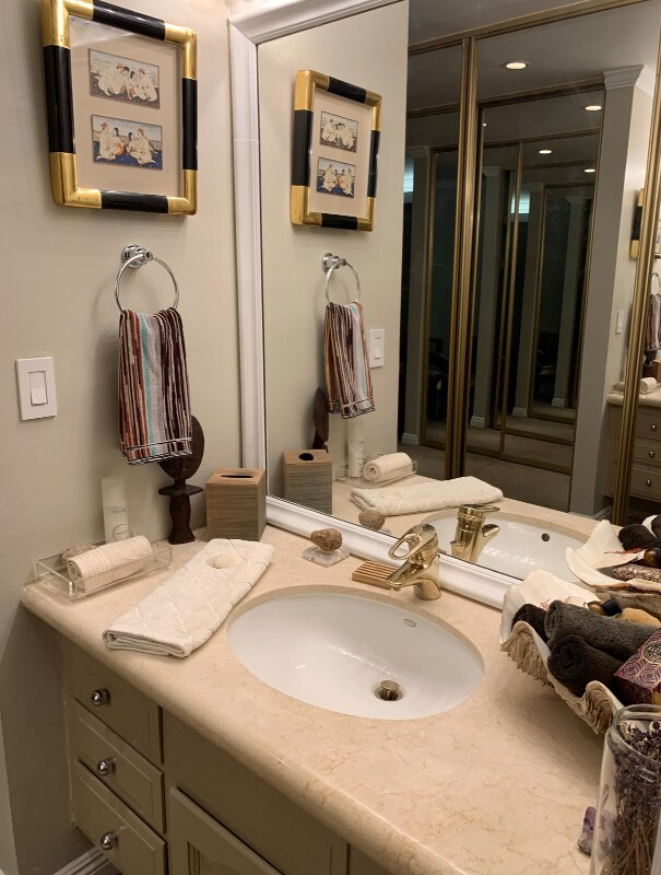 Building Photo - 6708 Hillpark Dr