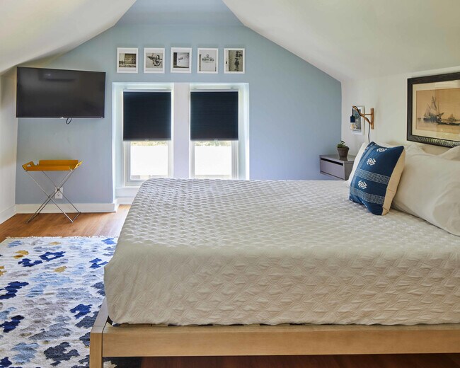 Building Photo - 1623 11th Pl S