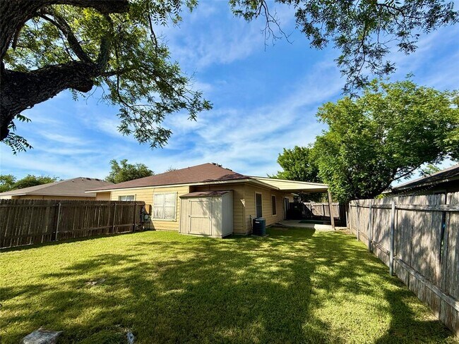 Building Photo - 8703 Weiser Dr