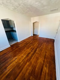 Building Photo - Newly renovated Arlington neighborhood apa...